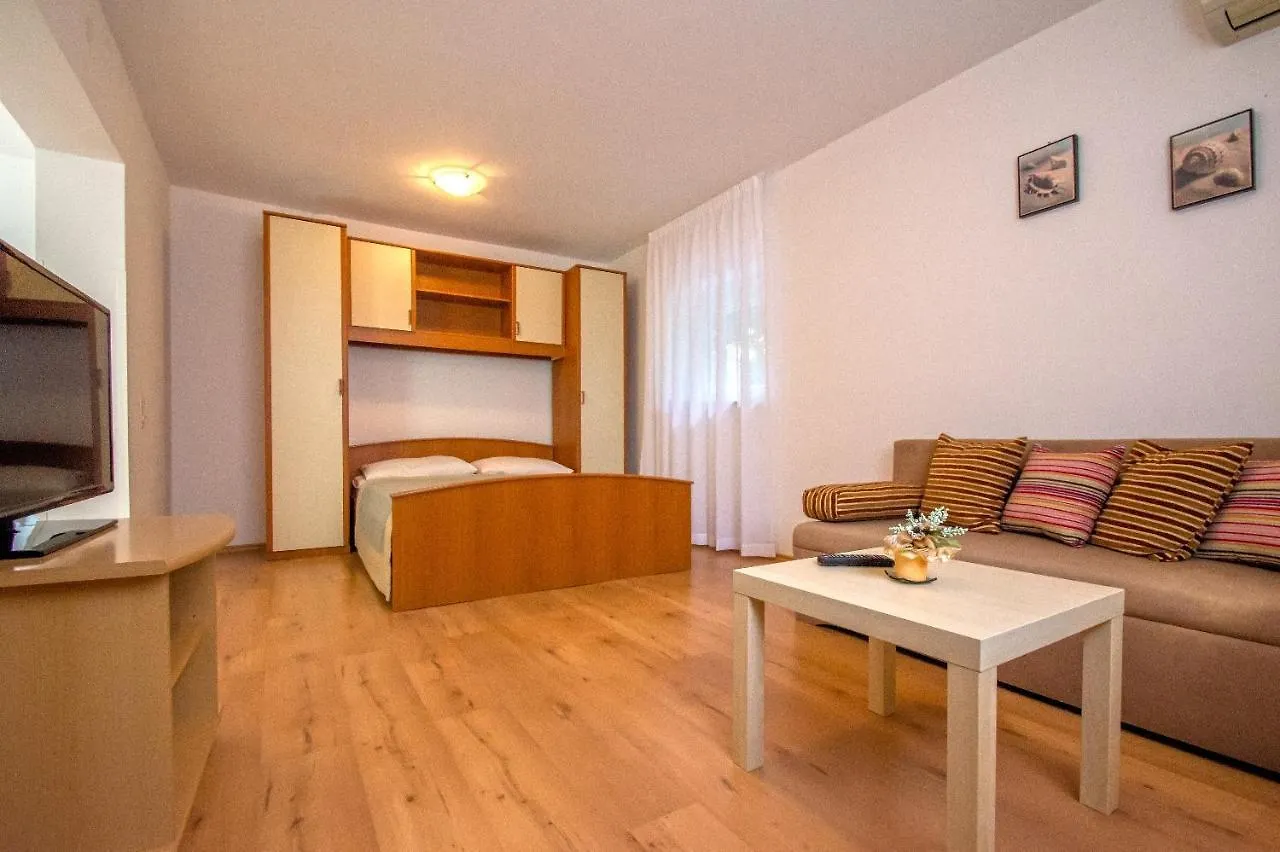 Apartments Sabina - 100M From Sea Crikvenica