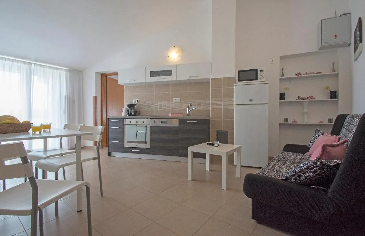 Apartments Sabina - 100M From Sea Crikvenica