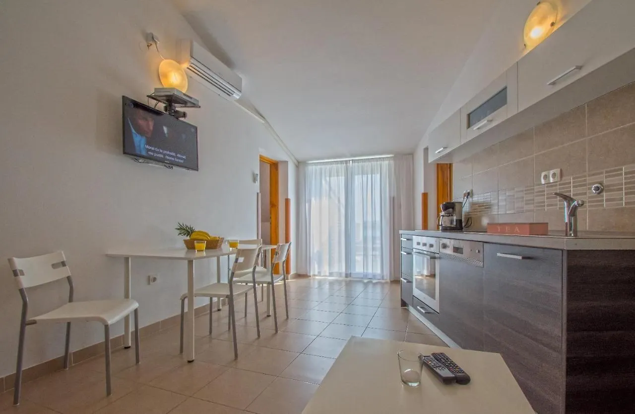 Apartments Sabina - 100M From Sea Crikvenica